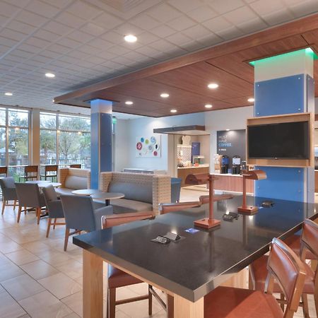 盖恩斯维尔i-75智选假日套房酒店 外观 照片